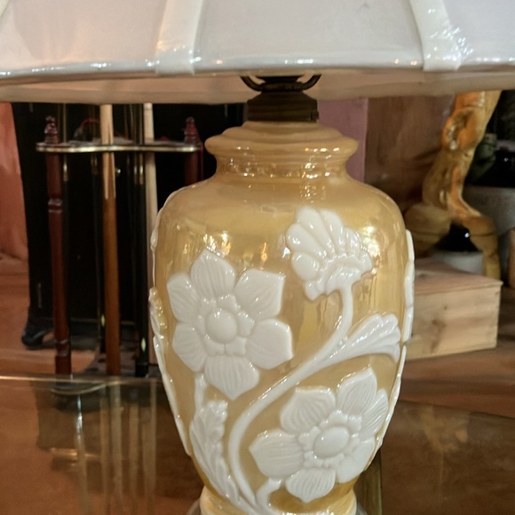 Elegant Floral Table Lamp in Yellow and White